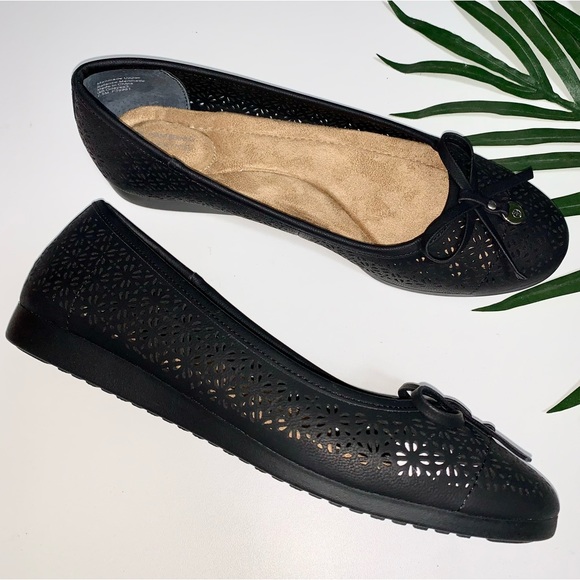 GIANI BERNINI Odeysa slip on black flats size 7.5 - Picture 1 of 9